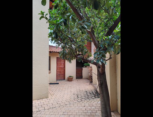 4 BEDROOM FREESTANDING FOR SALE IN BIRDWOOD ESTATE